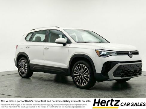 Used 2025 Volkswagen Taos SE image 1