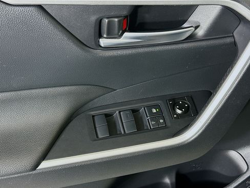 Used 2019 Toyota RAV4 XLE w/ Convenience Package FWD image 14