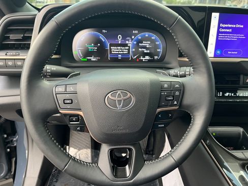 Used 2025 Toyota Crown Signia AWD/4WD image 12