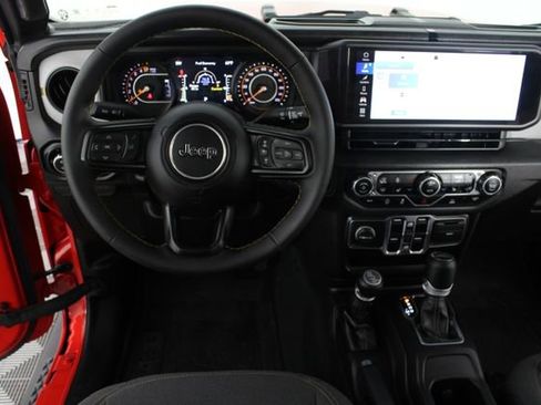 Used 2024 Jeep Gladiator Sport image 10