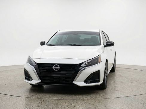 Used 2025 Nissan Altima 2.5 SV image 2