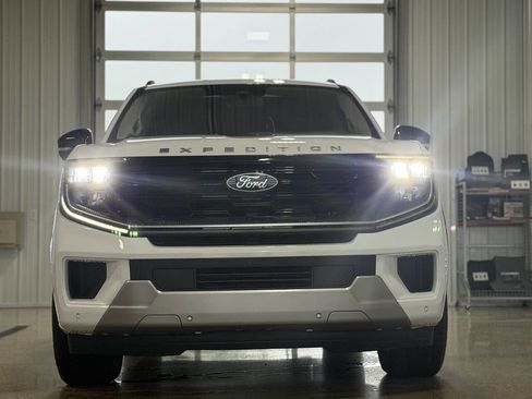 Used 2025 Ford Expedition Platinum AWD/4WD image 9