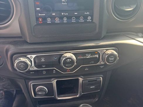 Used 2022 Jeep Wrangler Sport AWD/4WD image 7