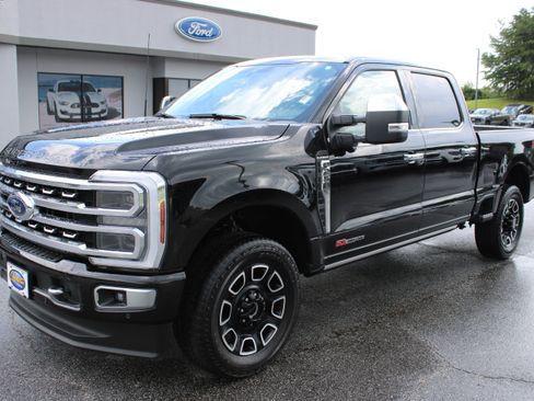Used 2024 Ford F250 Platinum AWD/4WD image 2