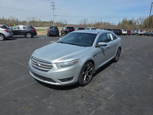 Used 2014 Ford Taurus SEL w/ Equipment Group 201A FWD image 2