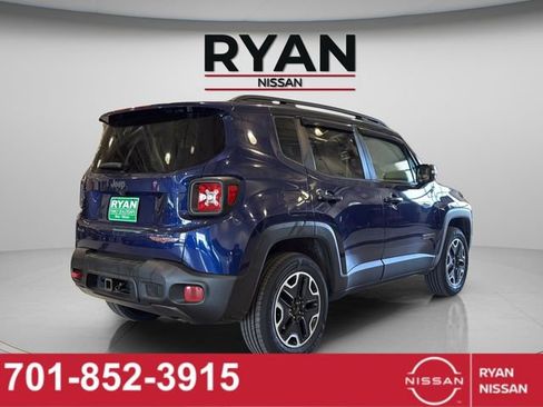 Used 2016 Jeep Renegade Trailhawk w/ Premium Trailhawk Package image 17