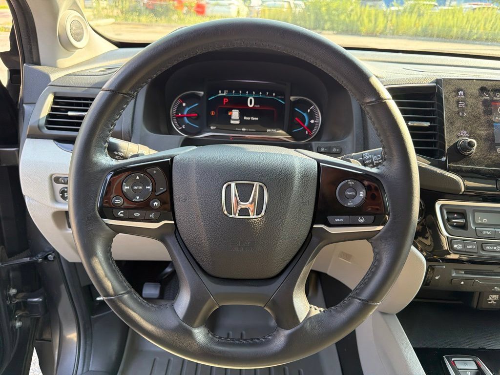 Used 2019 Honda Pilot Touring image 16