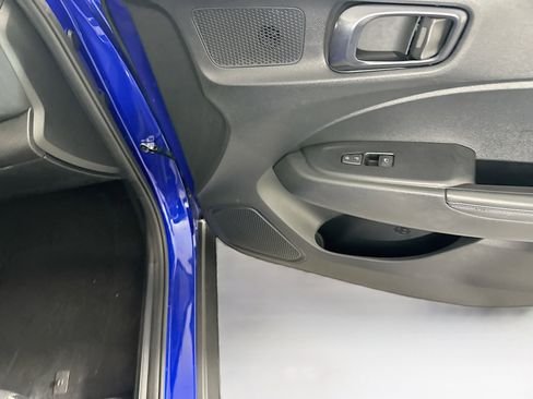 Used 2025 Hyundai Venue Limited image 31