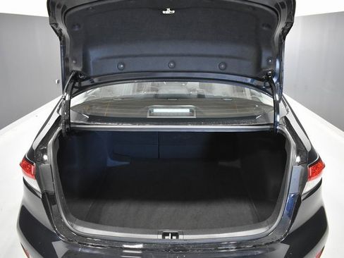 Used 2025 Toyota Corolla LE image 30