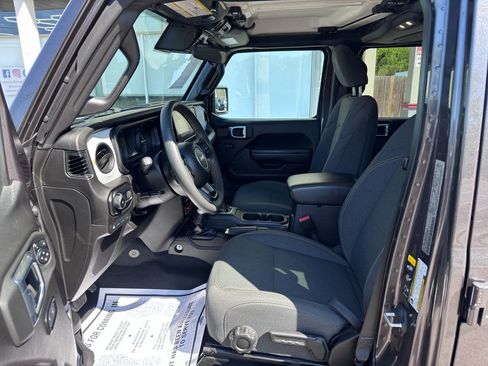 Used 2024 Jeep Wrangler Unlimited AWD/4WD image 15