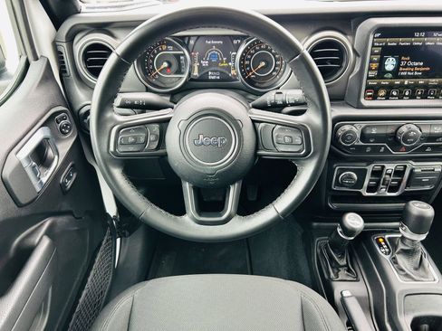 Used 2022 Jeep Wrangler Unlimited Sport AWD/4WD image 9