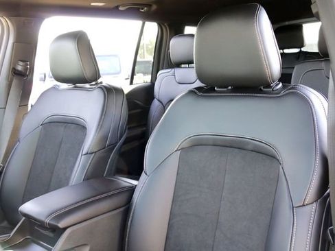 New 2025 Jeep Grand Cherokee L Altitude image 10