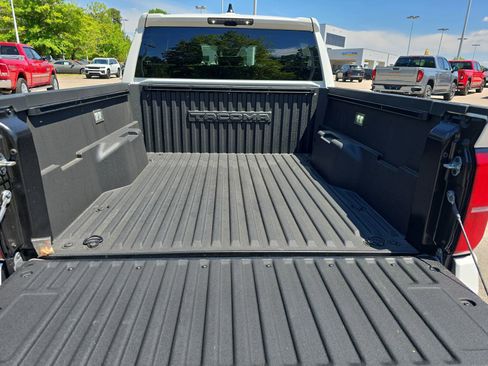 Used 2025 Toyota Tacoma TRD Sport RWD image 14