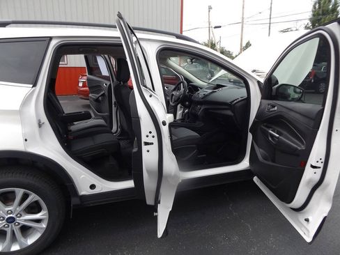 Used 2018 Ford Escape SE FWD image 19