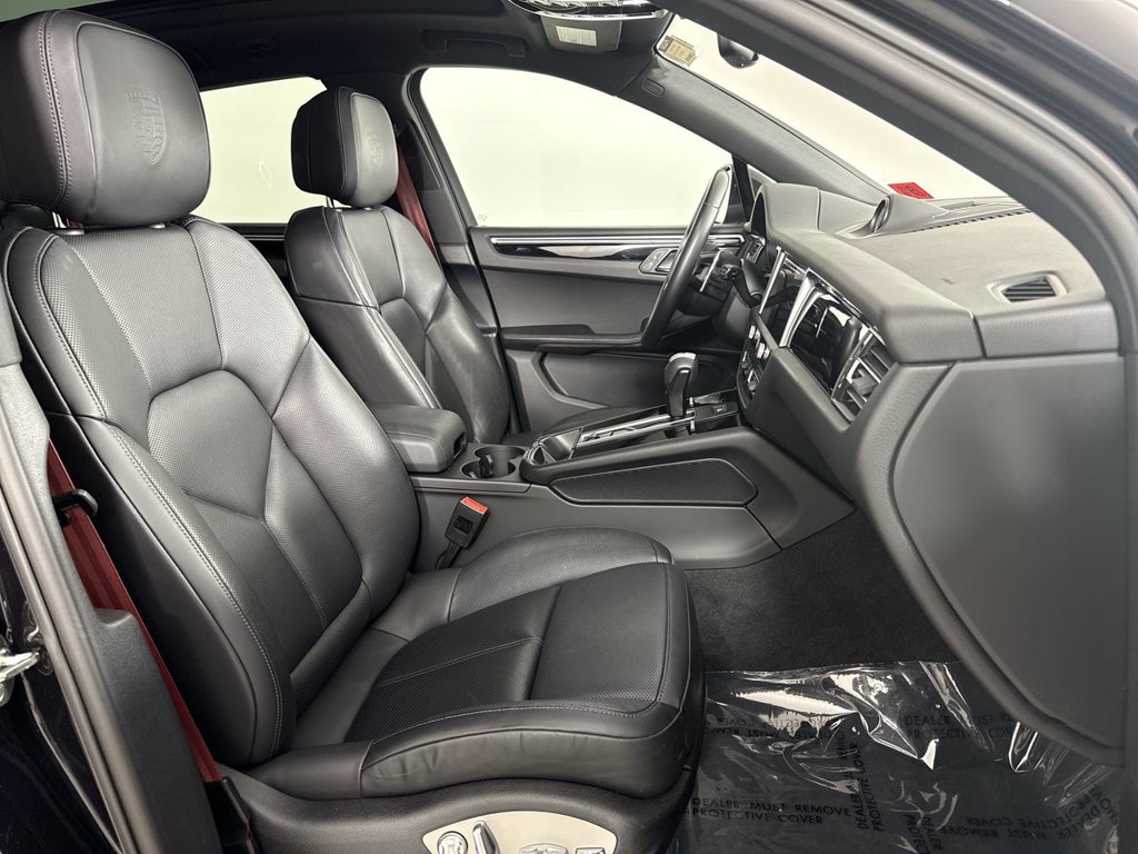 Certified 2023 Porsche Macan AWD/4WD image 24
