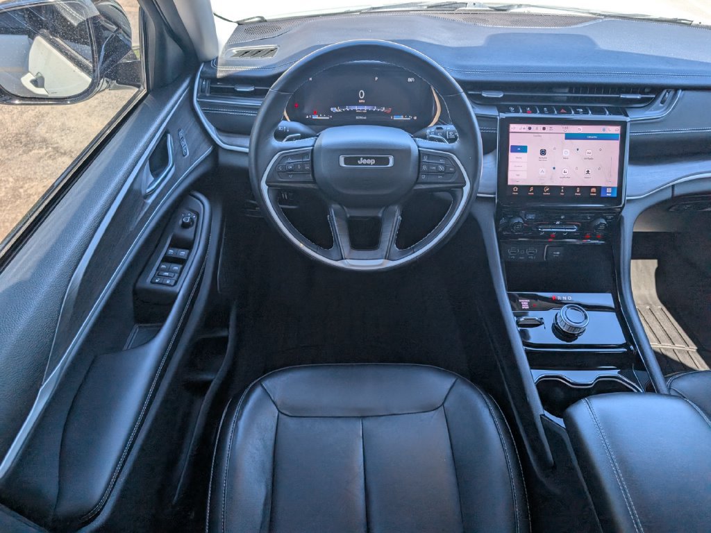 Used 2022 Jeep Grand Cherokee L Limited AWD/4WD image 9