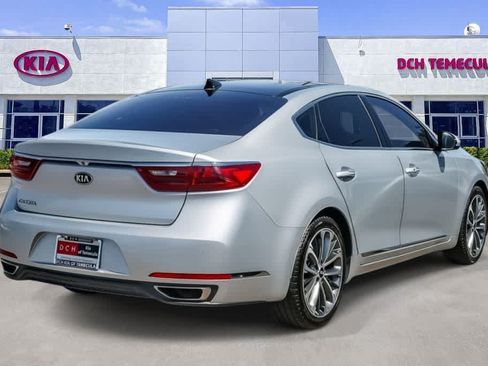 Used 2017 Kia Cadenza Technology FWD image 4