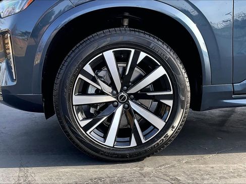 Used 2025 Volvo XC90 B5 Core w/ Protection Package Premier image 12