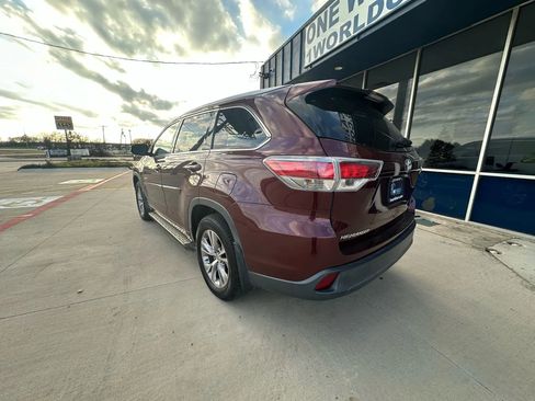 Used 2015 Toyota Highlander XLE image 3
