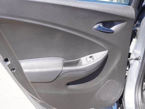 Used 2018 Chevrolet Volt Premier w/ Driver Confidence Package FWD image 11