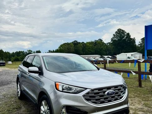 Used 2022 Ford Edge Titanium AWD/4WD image 2