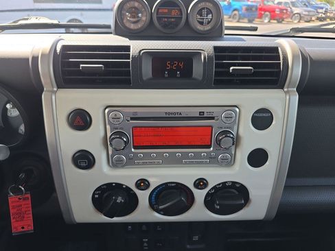 Used 2014 Toyota FJ Cruiser 4WD image 9