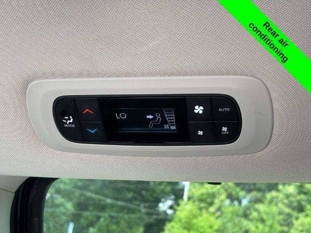 Used 2023 Chrysler Pacifica Touring-L FWD image 25