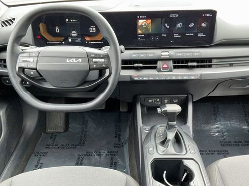 Used 2025 Kia K4 LXS image 11