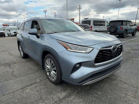 Used 2020 Toyota Highlander Platinum image 2