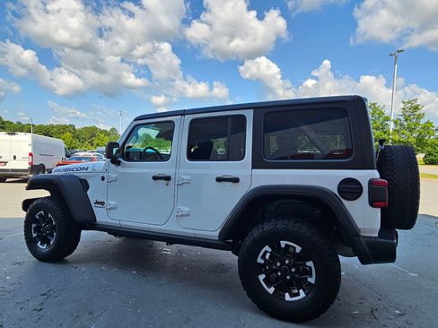 Used 2025 Jeep Wrangler Unlimited Rubicon AWD/4WD image 5