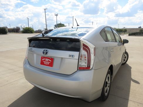 Used 2013 Toyota Prius Two FWD image 4