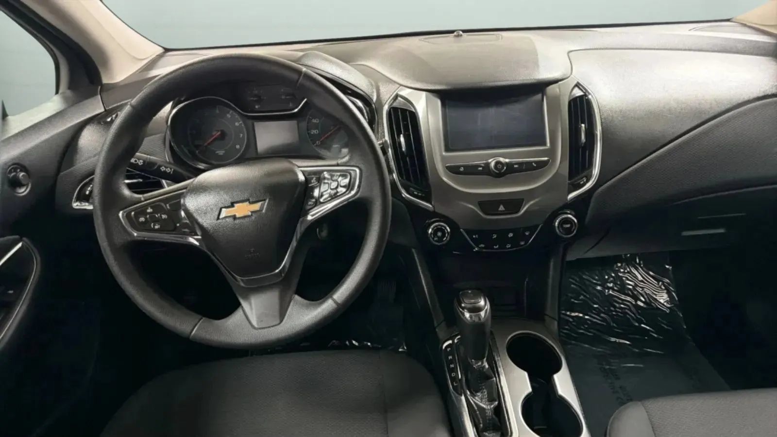 Used 2018 Chevrolet Cruze LT FWD image 10
