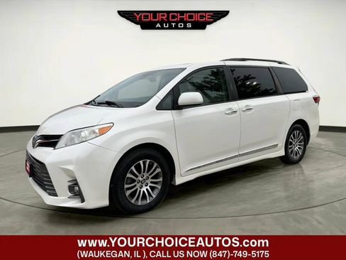 Used 2018 Toyota Sienna XLE FWD image 1