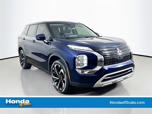 Used 2022 Mitsubishi Outlander SE image 1