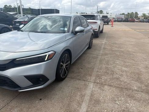 Used 2022 Honda Civic Touring image 2