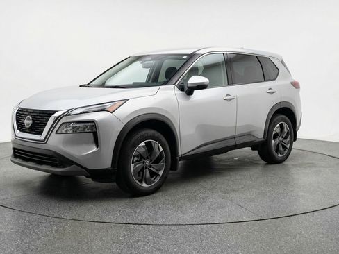 Used 2025 Nissan Rogue SV image 3