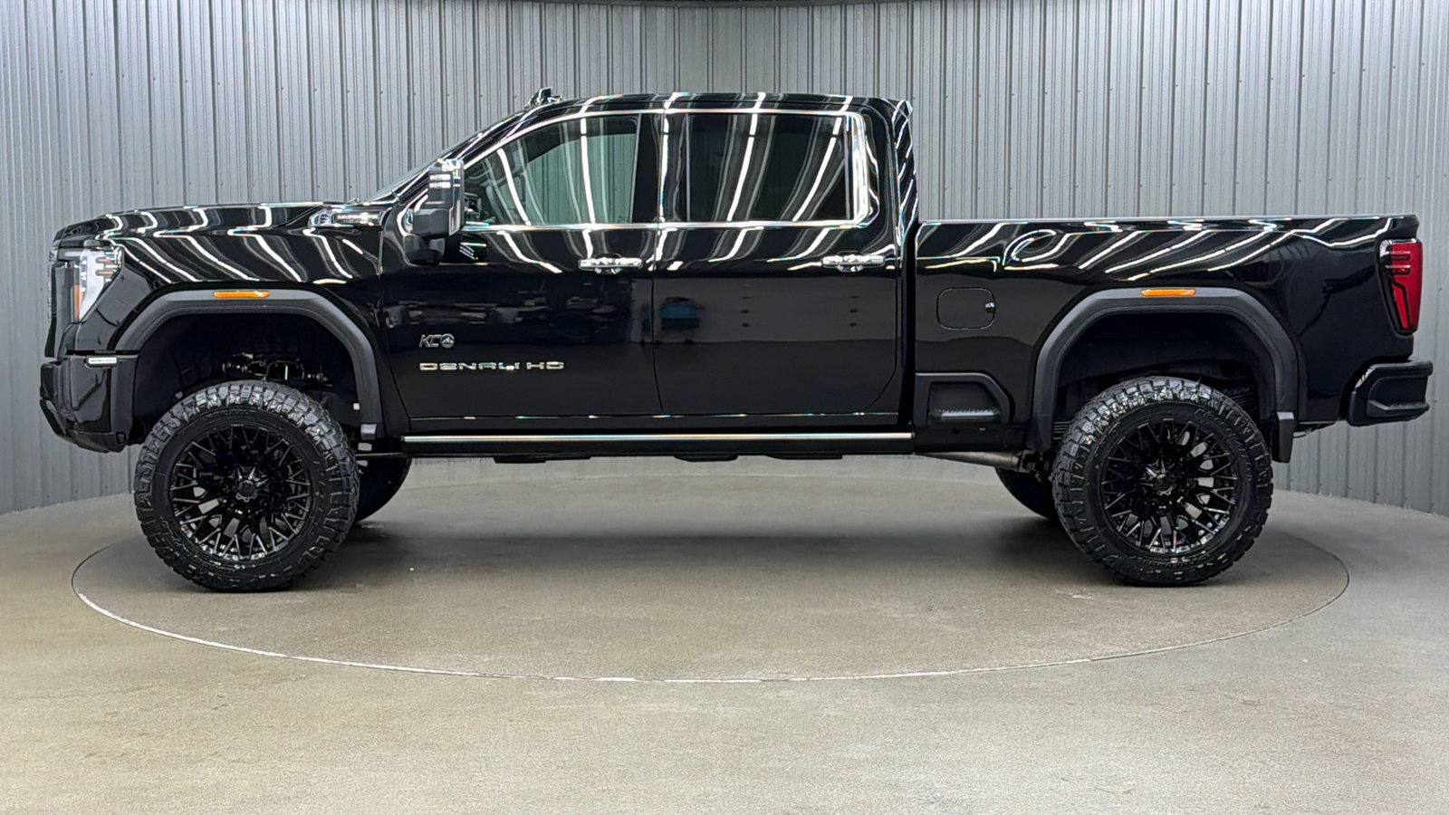Used 2026 GMC Sierra 2500 Denali Ultimate AWD/4WD image 2