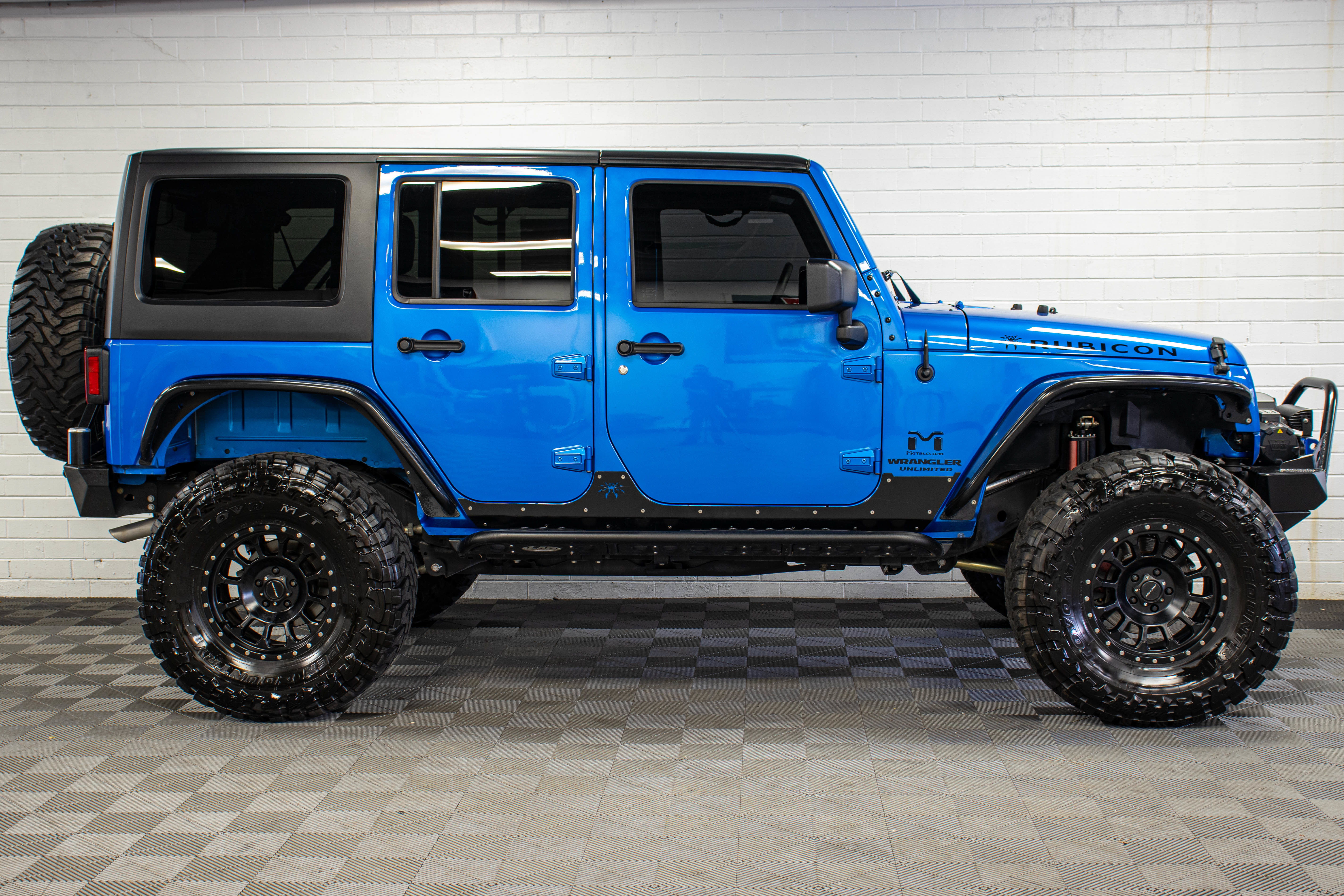 Used 2015 Jeep Wrangler Unlimited Rubicon w/ Connectivity Group AWD/4WD image 2