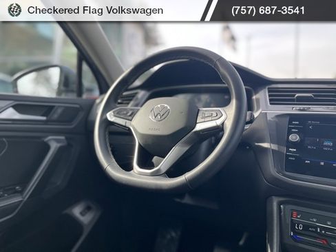 Used 2024 Volkswagen Tiguan SE image 28