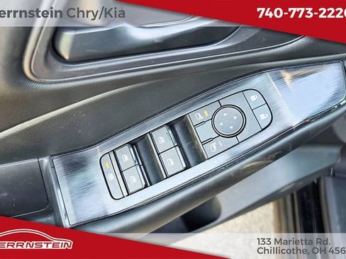 Used 2024 Nissan Rogue S AWD/4WD image 14