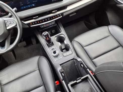 Used 2024 Cadillac XT4 Luxury w/ Cold Weather Package image 11