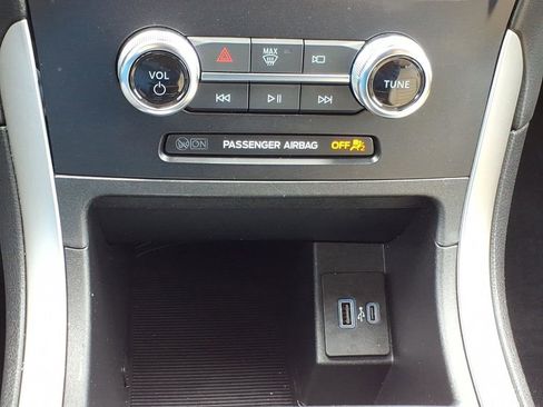 Used 2024 Ford Edge SEL image 17