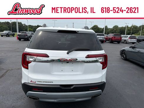 Used 2023 GMC Acadia SLT w/ Preferred Package FWD image 3