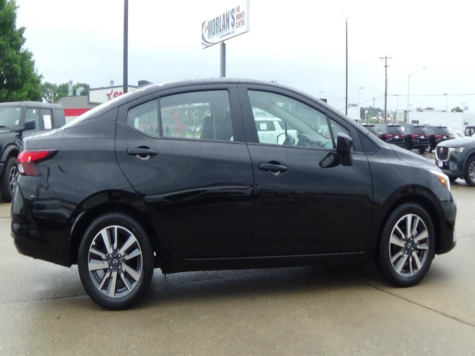 Used 2025 Nissan Versa SV FWD image 5