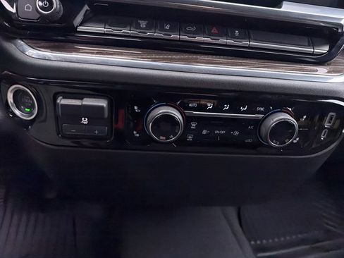 Used 2024 Chevrolet Silverado 2500 LT w/ Convenience Package image 23