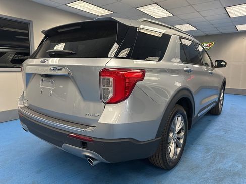 Used 2023 Ford Explorer Limited image 2
