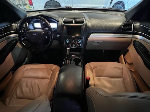 Used 2016 Ford Explorer XLT w/ Equipment Group 202A image 12