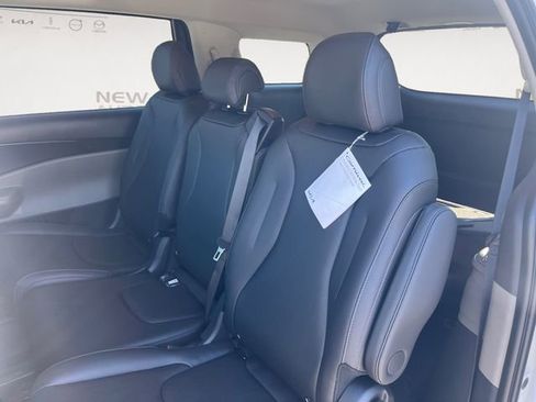 New 2026 Kia Carnival FWD image 13