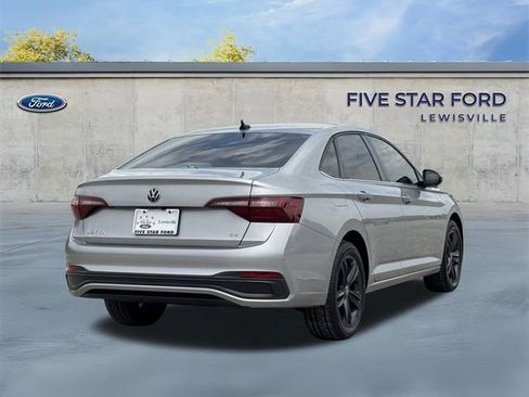 Used 2022 Volkswagen Jetta SE w/ Panoramic Sunroof Package FWD image 4