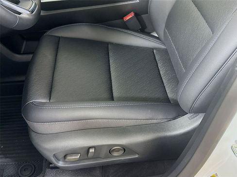 New 2026 Chevrolet Equinox LT w/ Convenience Package II AWD/4WD image 13